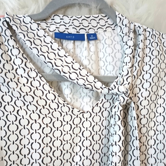 Apt 9 White and Black Chain Print V-Neck Sleeveless Top Size M - Picture 4 of 8